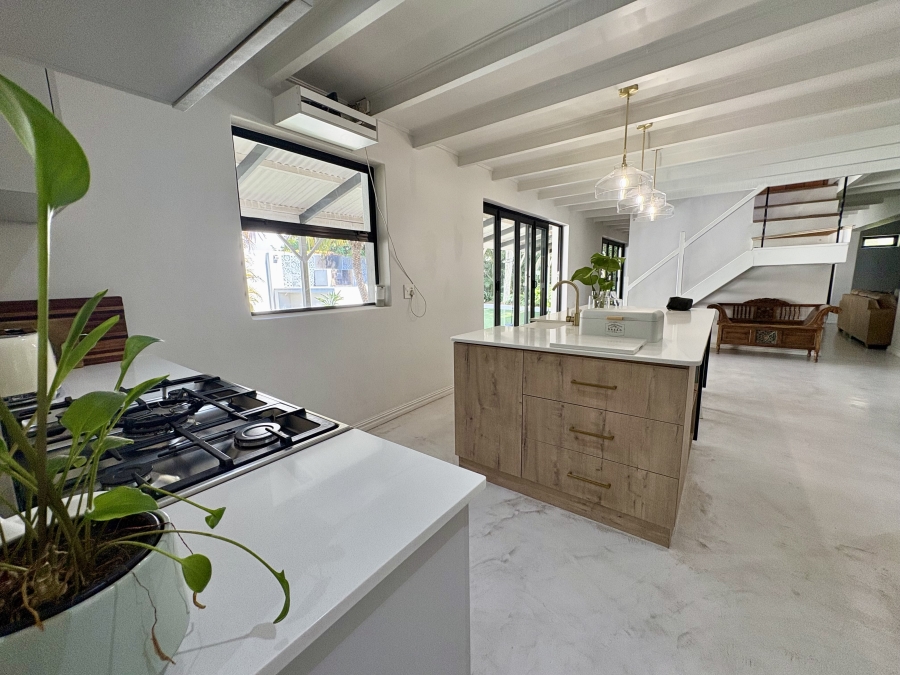 4 Bedroom Property for Sale in Hoog En Droog Western Cape